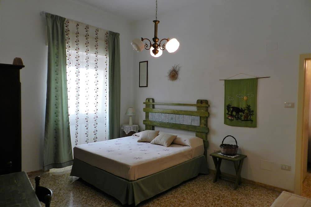 Entire apartment, House In The Court With Terrace in the historic center of Taviano 7 km from the sea in Taviano, Gulf of Taranto