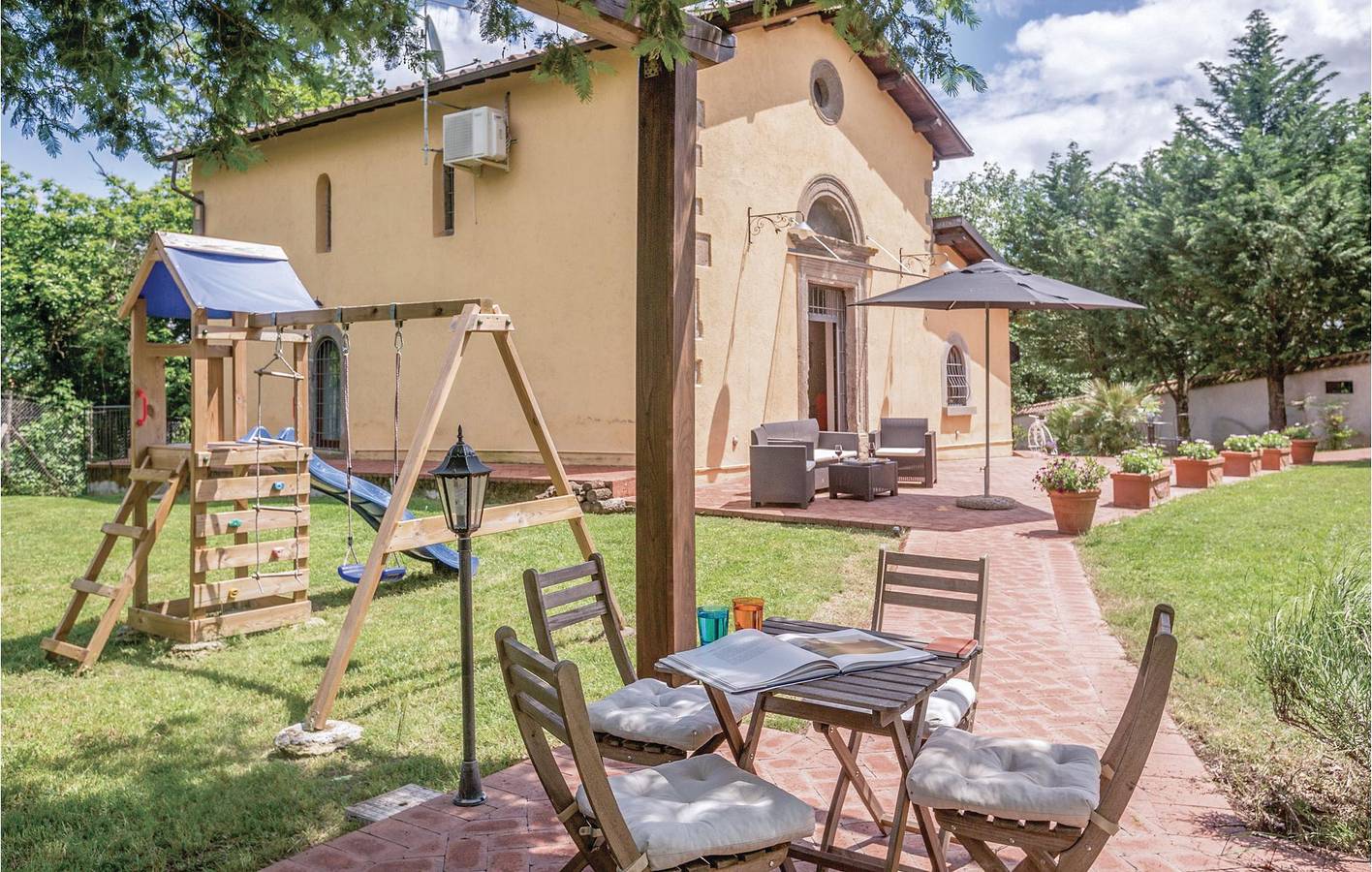 Moderno appartamento con 2 camere da letto, piscina, WiFi e parcheggio a 700 m da Fabrica di Roma in Fabrica di Roma, Provincia di Viterbo