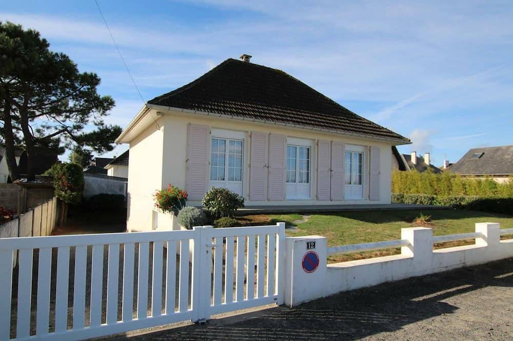 Charmante Villa 2 Chambres à 100m de la Plage in Saint-Martin de Bréhal, Bréhal