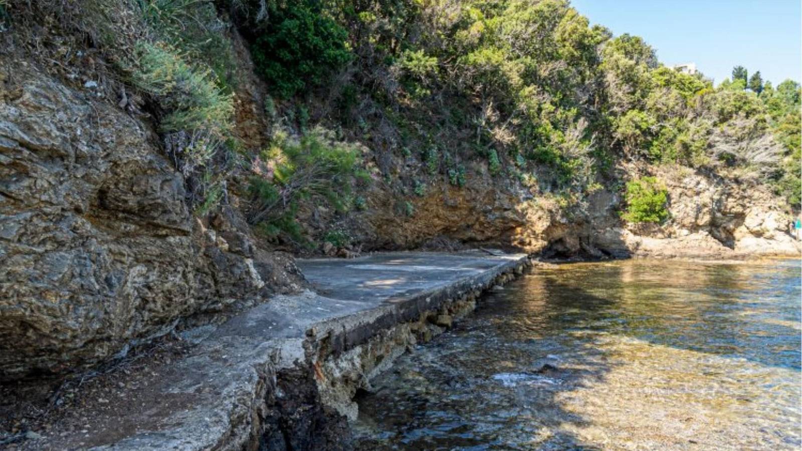 Prestigious private villa sleeping 12 located in a panoramic position with private access to the sea-Villa Rosa Naregno in Naregno, Ile d'Elbe