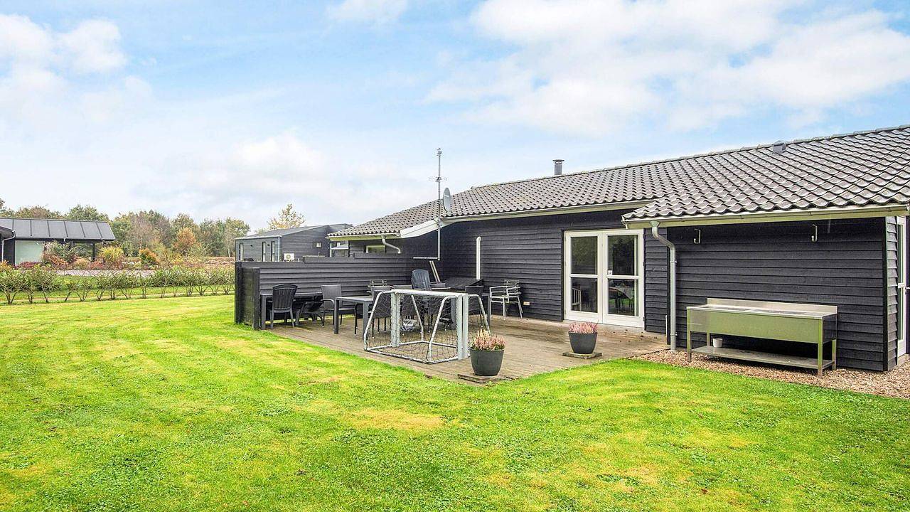 Vacation house for 8 people with hot tub in Varde Region