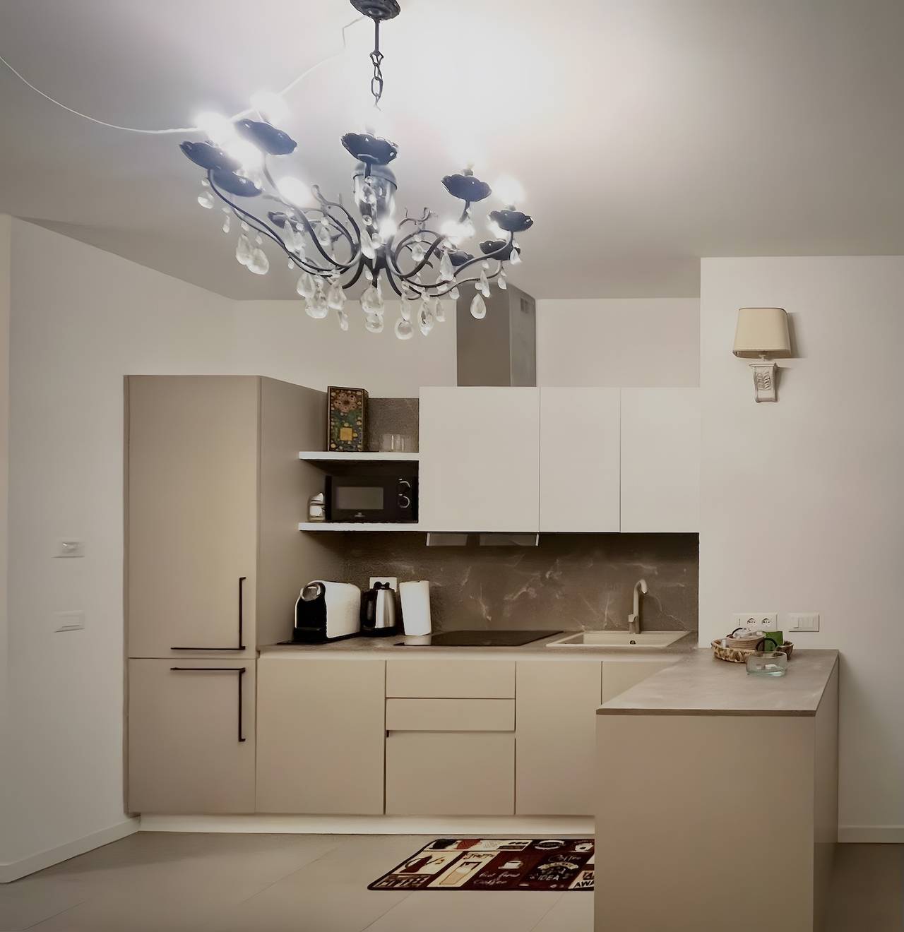 Ganze Wohnung, „Panoramic Apartment“ mit Seeblick, Wlan, Klimaanlage und privatem Parkplatz in Padenghe sul Garda, Gardasee-Berge