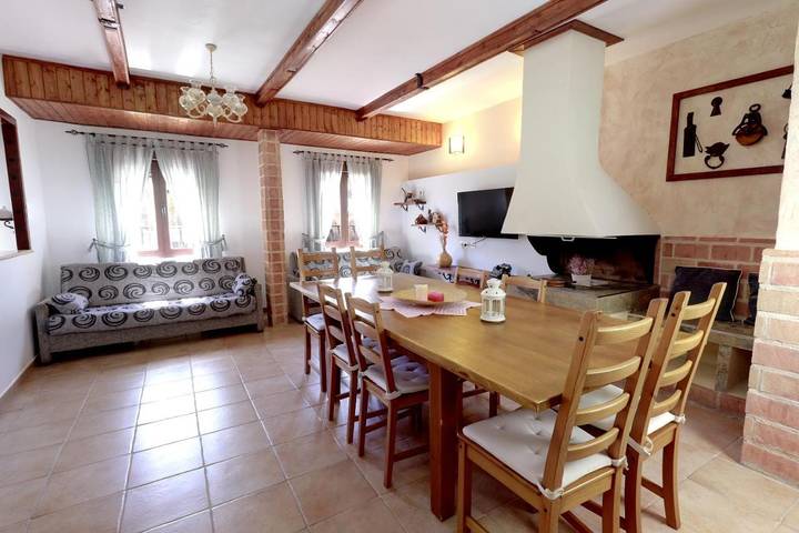 Casa de vacaciones para 10 personas, con jacuzzi y sauna además de jardín y balcón en Parque natural de las Lagunas de Ruidera - 2