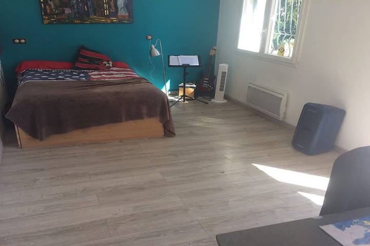 Location de vacances pour 6 personnes, avec jardin et terrasse à Saint-André-de-la-Roche - 2