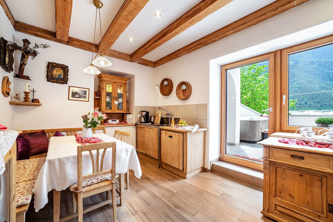 Entire apartment, Apartment "Sagschneiderhof Golden Delicious" with Mountain View, Whirlpool & Wi-Fi in Plaus, Ortler Alps