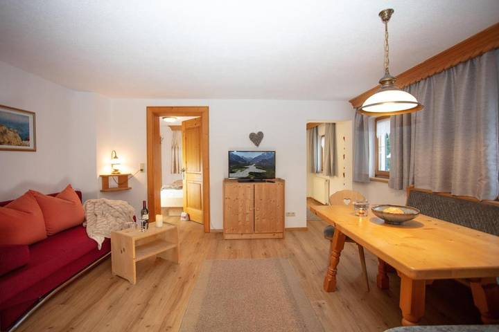 Ferienwohnung für 5 Personen, mit Ausblick und Garten in Holzgau