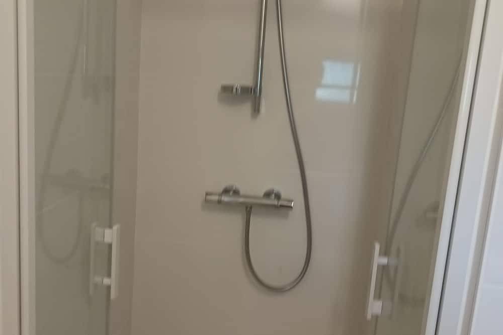 Ganze Wohnung, Independent apartment - expectionnal sea view - swimming pool - 3 persons in Morgat, Crozon