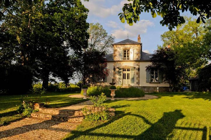 Location de vacances pour 2 personnes, avec Terrasse ainsi que Jardin et Vue à Vitry-Laché