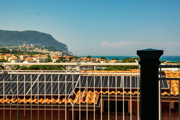 Casa vacanza per 5 persone, con balcone e panorama a Numana