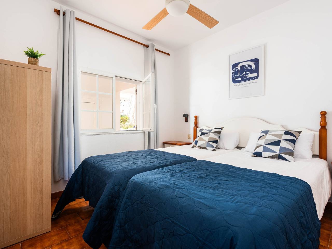 Entire apartment, Comfy apartment with terrace near the beach in Arenal d'en Castell, Es Mercadal