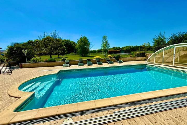Cottage pour 45 personnes, avec jardin, animaux acceptés à Les Bordes