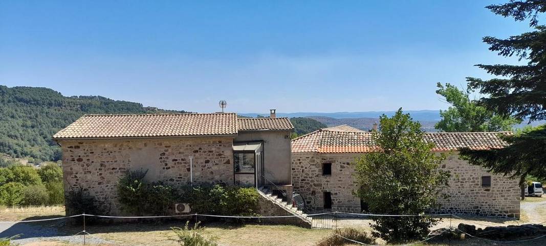 Location de vacances pour 4 personnes, avec vue et jardin à Chassiers