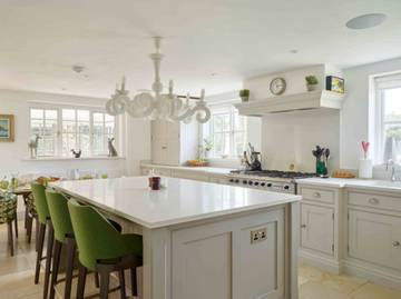 Holiday Rental for 13 People in Turville, Buckinghamshire, Photo 2