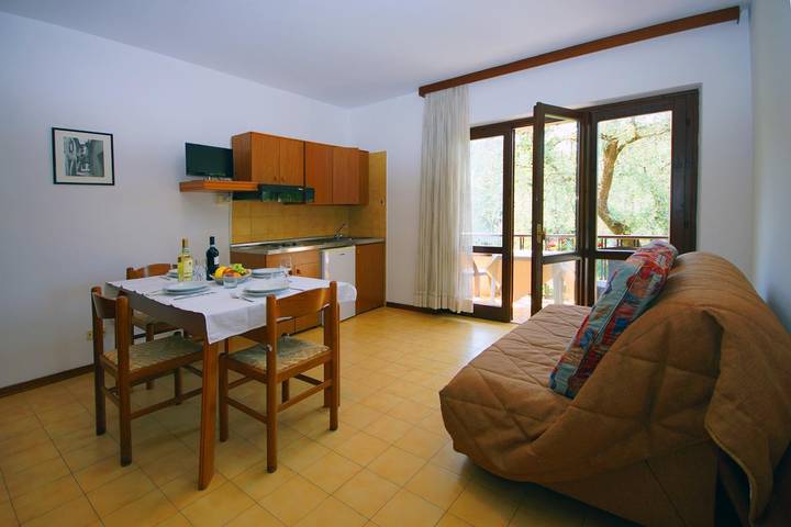 Gîte pour 4 personnes, avec piscine et balcon, adapté aux familles à Malcesine - 4