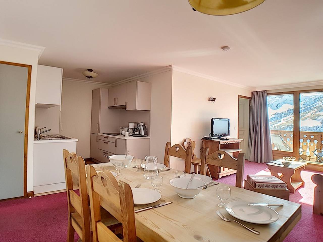 Apartamento entero, Apartamento espacioso renovado cerca de pistas con sauna, hammam, Wifi y balcón in Les Menuires, Saint-Martin-de-Belleville