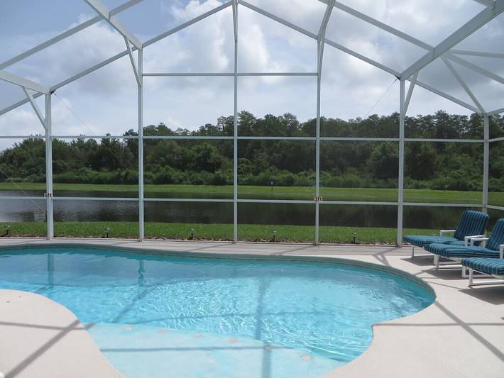 Vacation rental for 12 people, with hot tub and yard in Disney Orlando