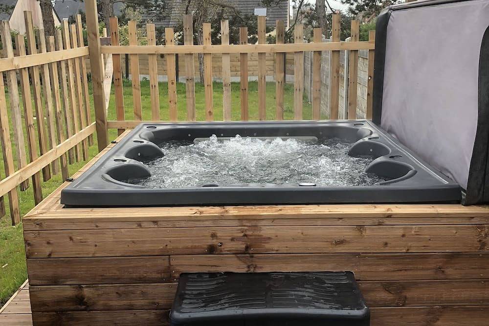 Magnifique Villa Neuve Avec Jacuzzi, Terrain de Pétanque à 5 Minutes de la Plage in Barneville-Carteret, Côte de la Déroute
