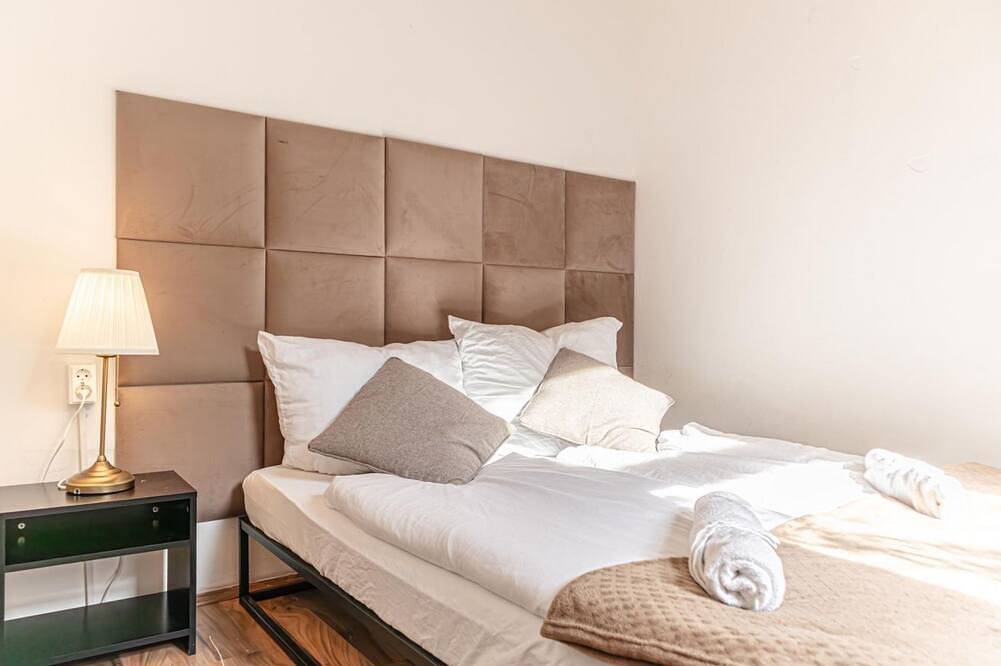 Apartamento entero, Friendly 2Br Apt. Near U6 Station am Schöpfwerk in Viena, Bosques de Viena