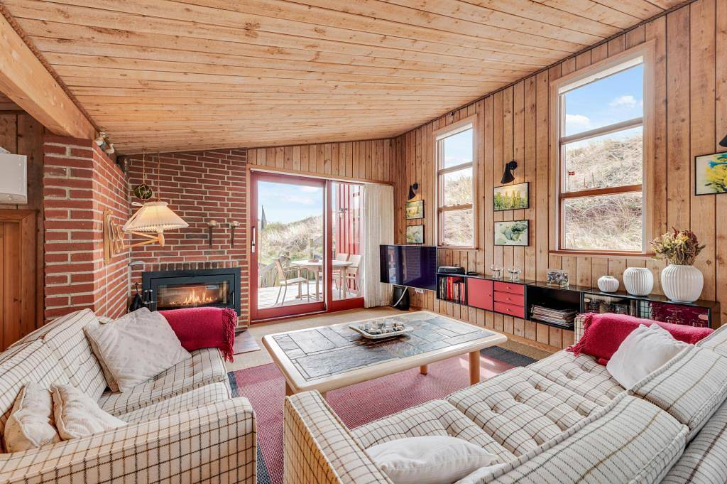 Charmantes, strandnahes Ferienhaus mit herrlichen Terrassen in Ringkøbing, Holmsland Klit