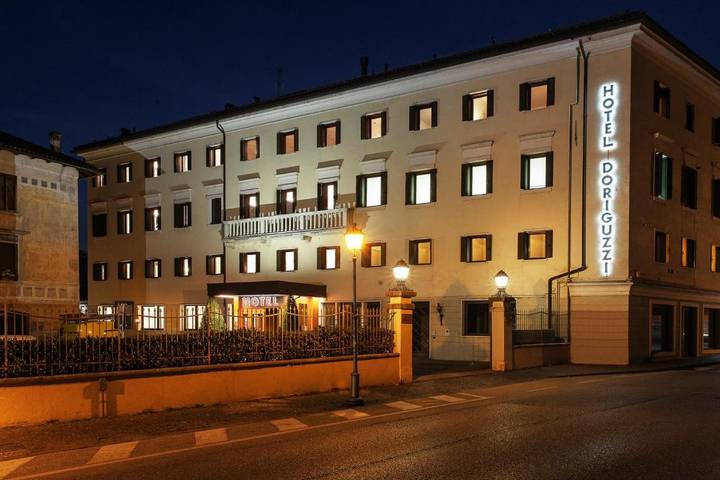 Hotel für 2 Personen, mit Terrasse und Garten in Feltre