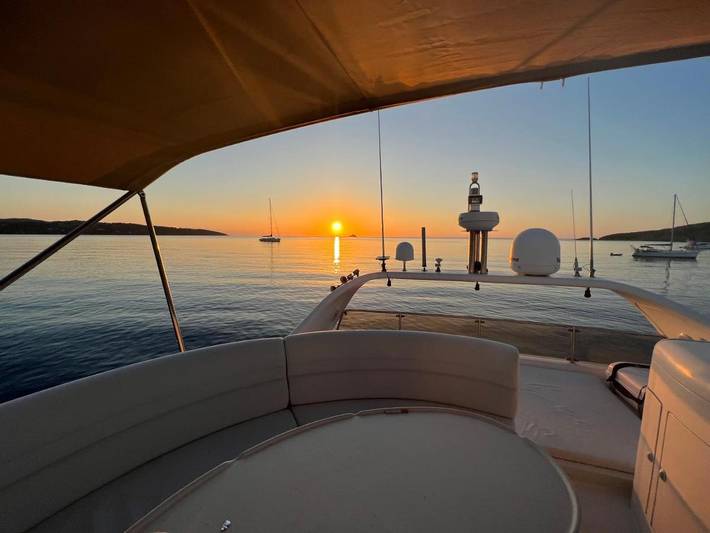 Bateau pour 4 personnes, avec terrasse et vue en Corse - 3