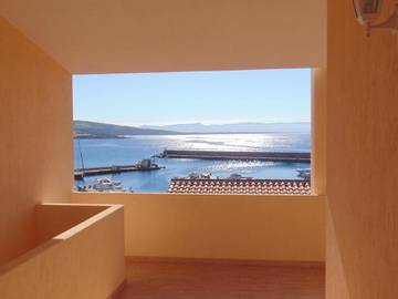 Gîte pour 3 personnes, avec vue et balcon à Isola Rossa