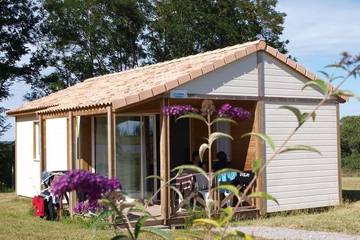 Location de vacances pour 4 personnes, avec piscine et jardin à Orist