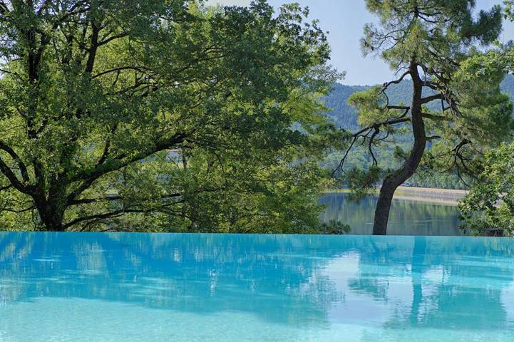 Hôtel, avec Terrasse et Jardin ainsi que Piscine et Sauna dans Lac de Saint-Ferréol - 2