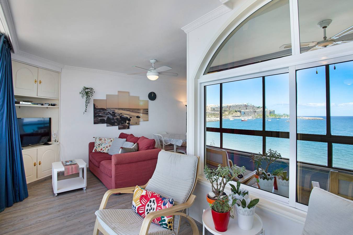 Entire apartment, Vacation Home 'Patalavaca Beach Holidays Invest' with Sea View, Private Terrace and Wi-Fi in Arguineguin, South Gran Canaria
