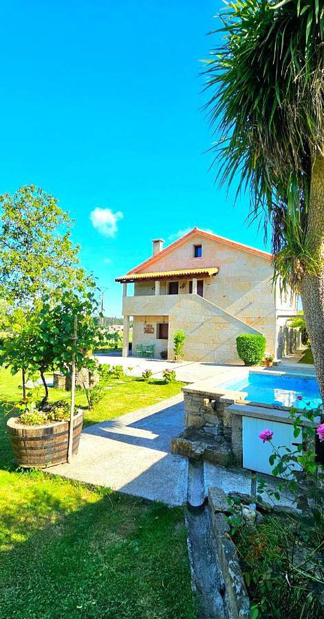 Location de vacances pour 7 personnes, avec jardin ainsi que terrasse et vue à Brión - 3