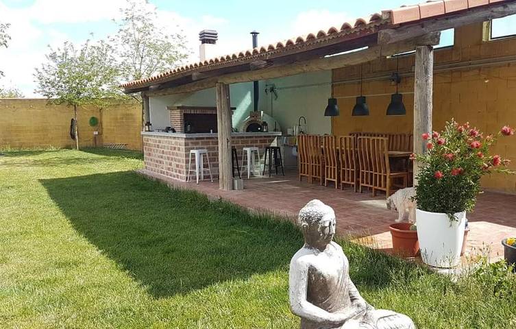 Chalet para 12 personas, con jacuzzi además de piscina y jardín en Castilla-La Mancha - 3