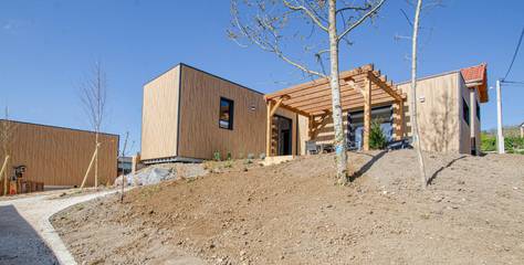 Gîte pour 4 personnes, avec terrasse et jardin à Arsène d'Arsonval