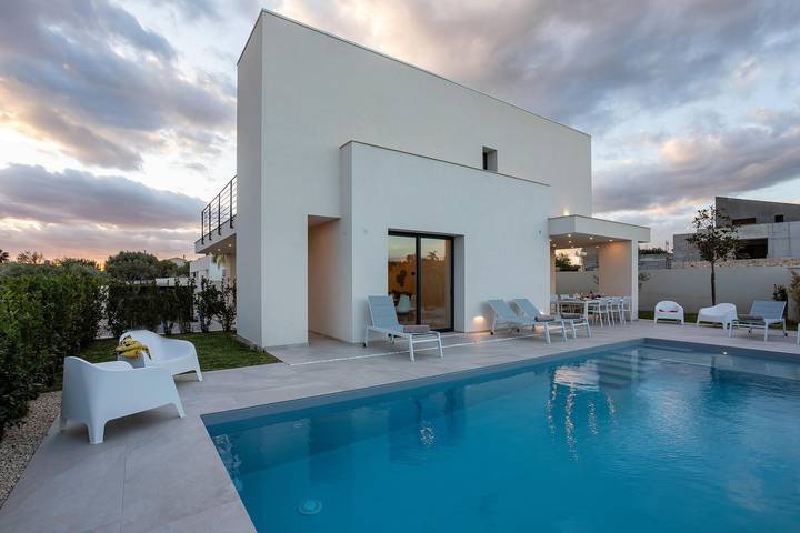 Casa vacanza per 8 persone, con giardino e terrazza a Pozzallo