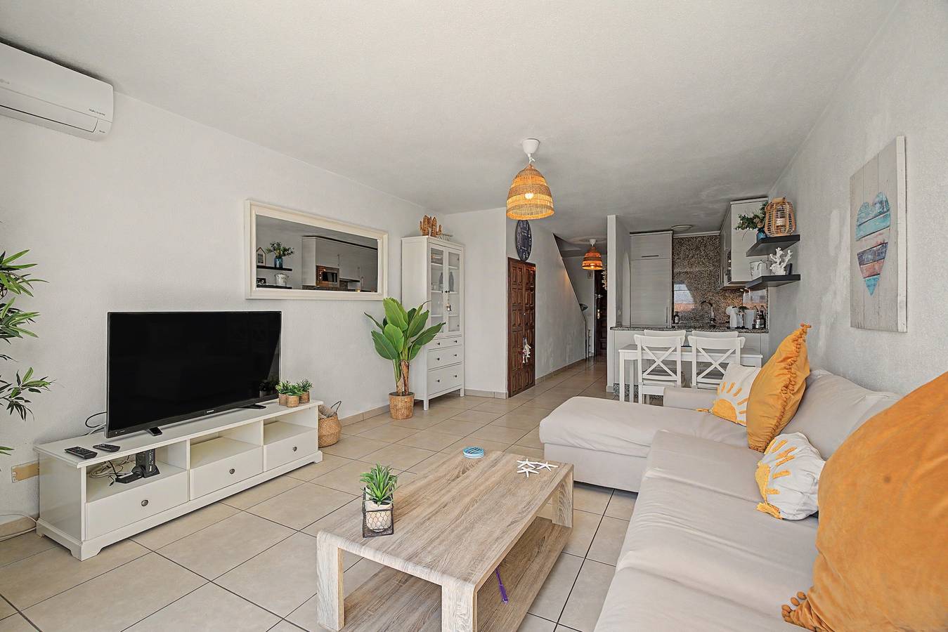 Ganze Wohnung, 'Apartment with Beautiful Ocean View' mit Pool, Garten, Terrasse und Wlan in Callao de la Cochina (Arona), Arona