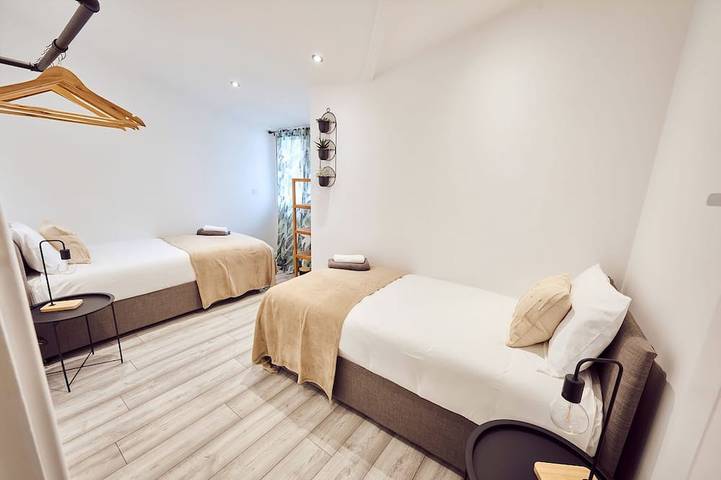 Apartamento entero, New Flat~Free Parking~Ps4~Workspace in Luton, Chiltern Hills