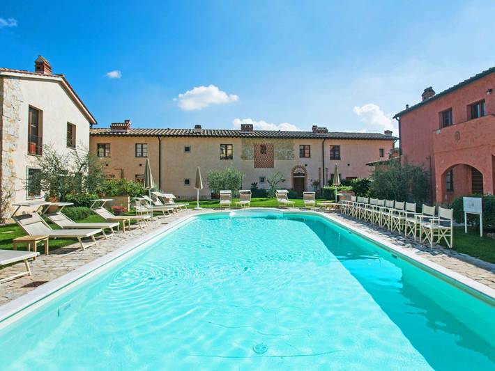 Appartamento per 3 persone, con Terrazza e Giardino nonché Piscina a Gambassi Terme