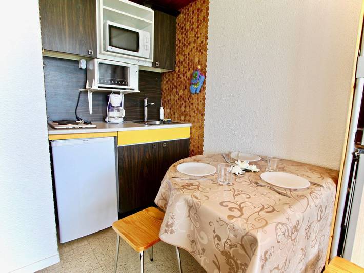 Entire studio, Studio for 3 at the foot of slopes with west-facing balcony in Chamrousse, Écrins National Park
