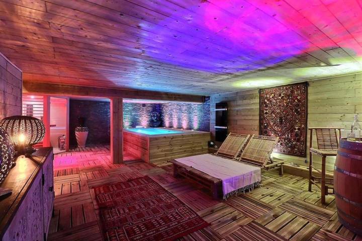 Gîte pour 8 personnes, avec piscine et vue ainsi que jardin et sauna, animaux acceptés à Saint-Cannat - 4