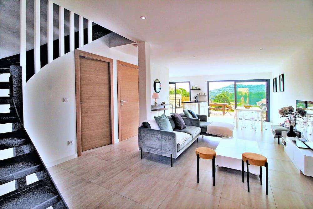 Villa Pietra Avec Piscine Privée à 300 Mètres de la Plage in Favone, Conca