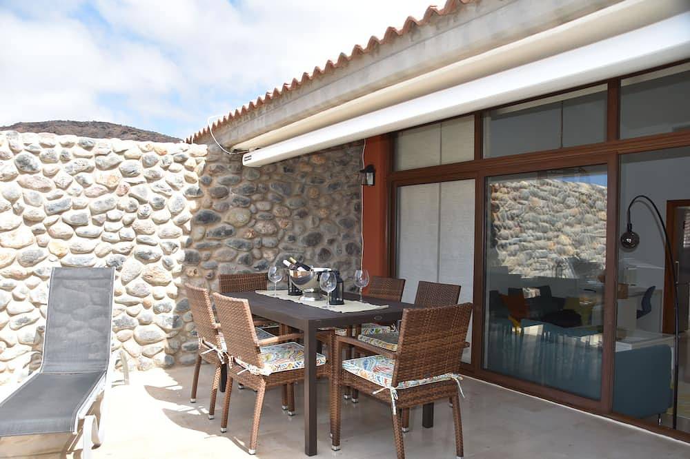 Fantastic villa next to the Anfi Tauro golf course, common pool. in Pueblo de Tauro, South Gran Canaria