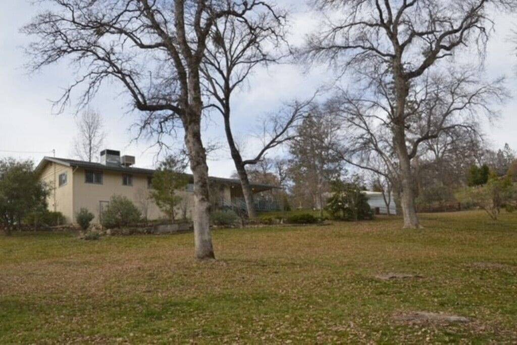 Newly remodeled 3 bedroom home located near Yosemite and bass lake in Yosemite Forks, Madera County