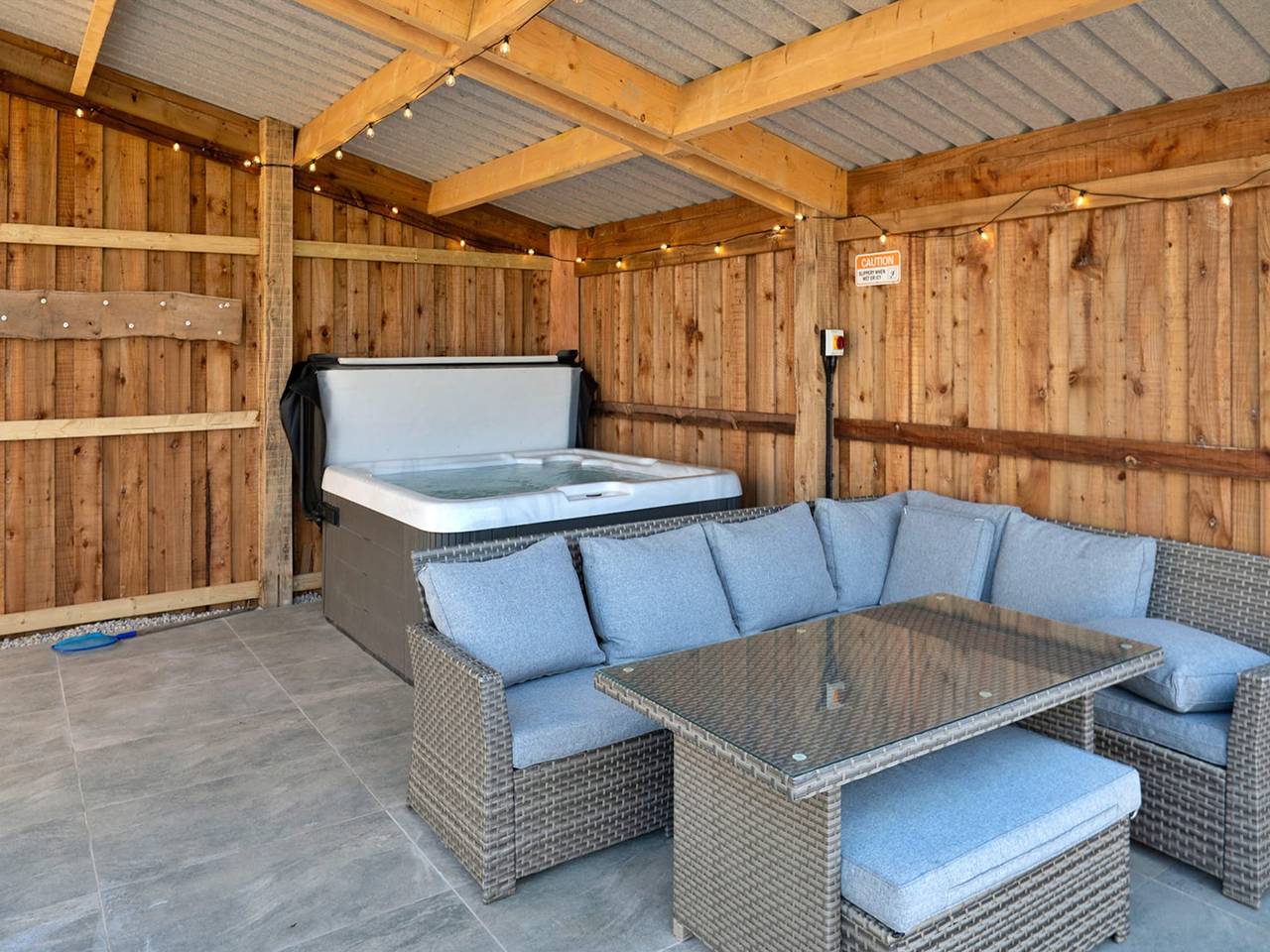 Luxury Lodge with Swim Spa for 8 in Llyn Tegid, Snowdonia