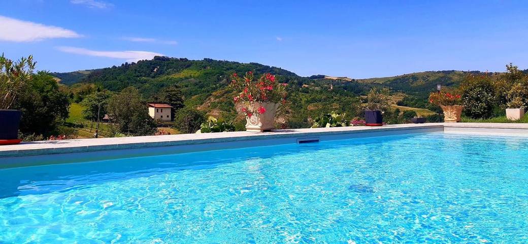 B&b per 2 persone, con giardino e panorama nonché piscina a Valsamoggia