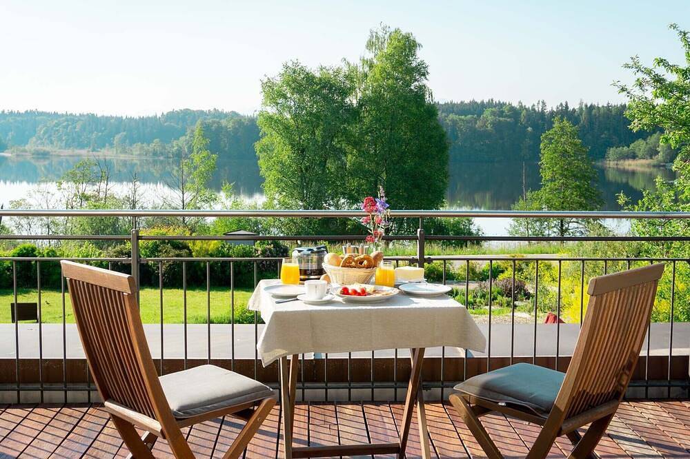 Ganze Wohnung, See-Lodge, 54 qm Erdgeschoss, kombinierter Wohn-/Schlafraum in Bad Endorf, Chiemsee
