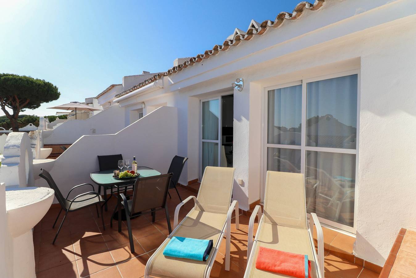Entire apartment, Modern duplex 6303 - great facilities onsite in Hacienda Las Chapas, Marbella