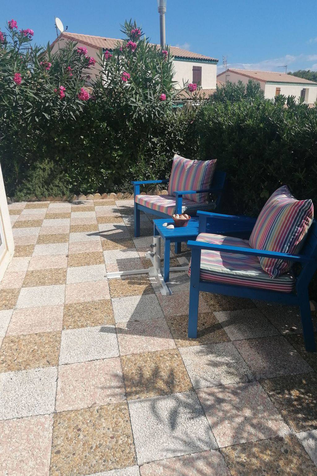 Maison Bleu in Saint Pierre la Mer, Fleury