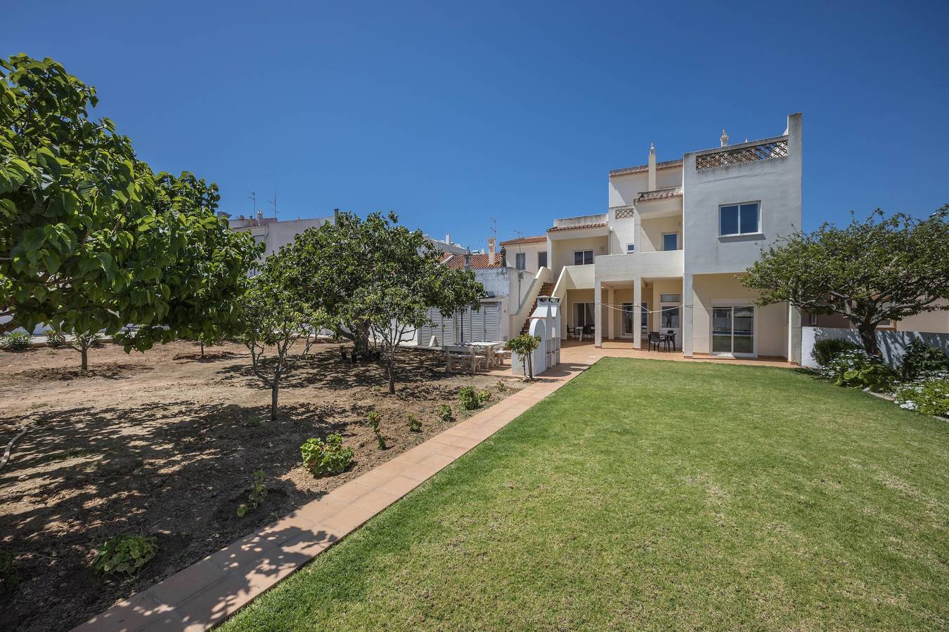 Apartamento inteiro, Apartamento de Férias Villas Brites nº3 com Varanda, Piscina Partilhada e Wi-Fi in Praia do Burgau, Parque Natural do Sudoeste Alentejano e Costa Vicentina