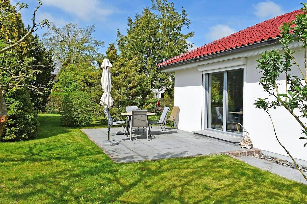 Ganze Wohnung, Ferienhaus mit Sauna u. Terrasse im Zentrum von Rügen in Thesenvitz, Bergen auf Rügen