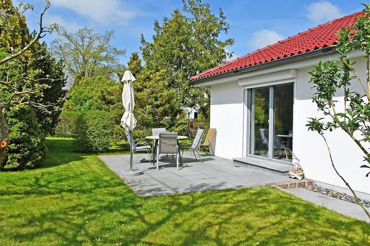 Ferienwohnung für 4 Personen, mit Terrasse und Sauna sowie Garten in Bergen auf Rügen