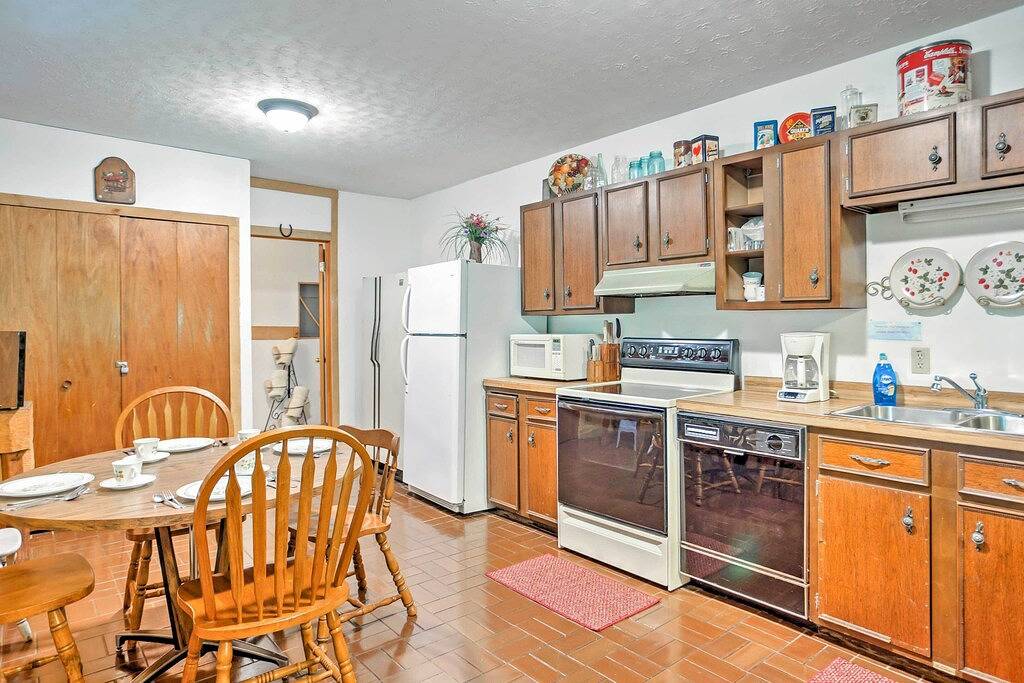 Rustikale Taswell-Kabine mit bewaldeten Ansichten - Gehen Sie zum See! in Patoka Lake